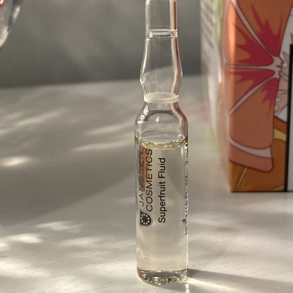 Janssen vitamin C cream and 7 vials serum - Picture 3 of 5